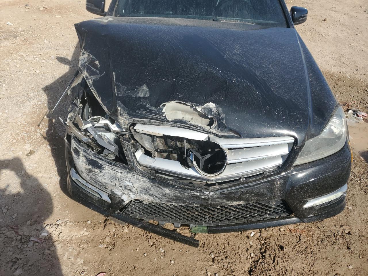 2012 Mercedes-Benz C-klasse VIN WDDGF8BB7CR196423 Copart auction photo, front end / minor dent/scratches damage thumbnail 11