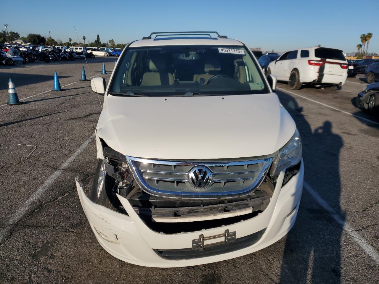 2012 Volkswagen Routan VIN 2C4RVACG3CR293961 Copart auction photo, front end / undercarriage damage thumbnail 5