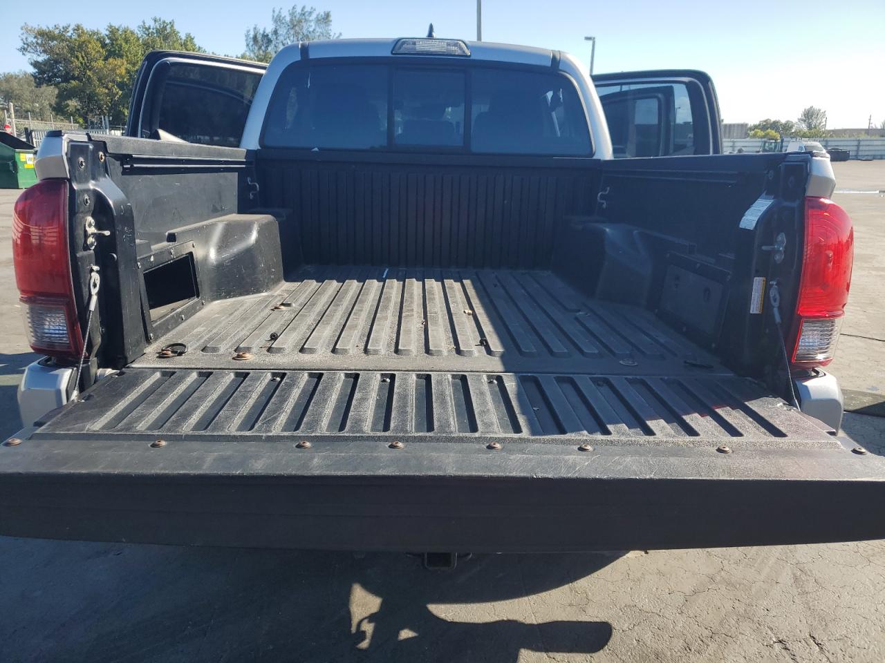 2018 Toyota Tacoma VIN 5TFAX5GN1JX132062 Copart auction photo, front end / side damage thumbnail 6