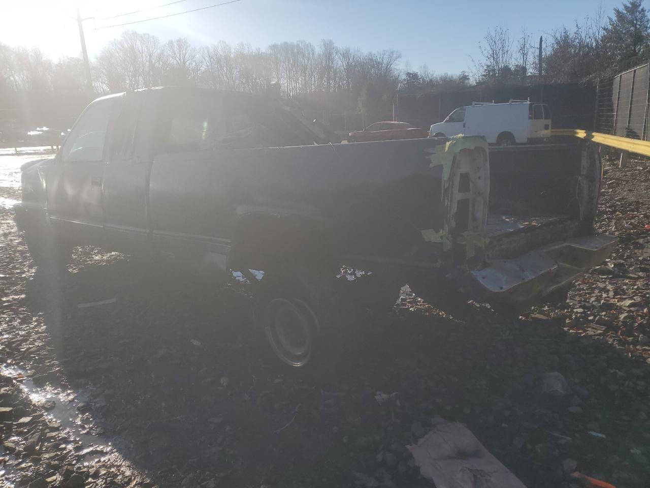 1996 Chevrolet GMT-400 VIN 1GCGC29R7TE196495 Copart auction photo, all over damage thumbnail 2