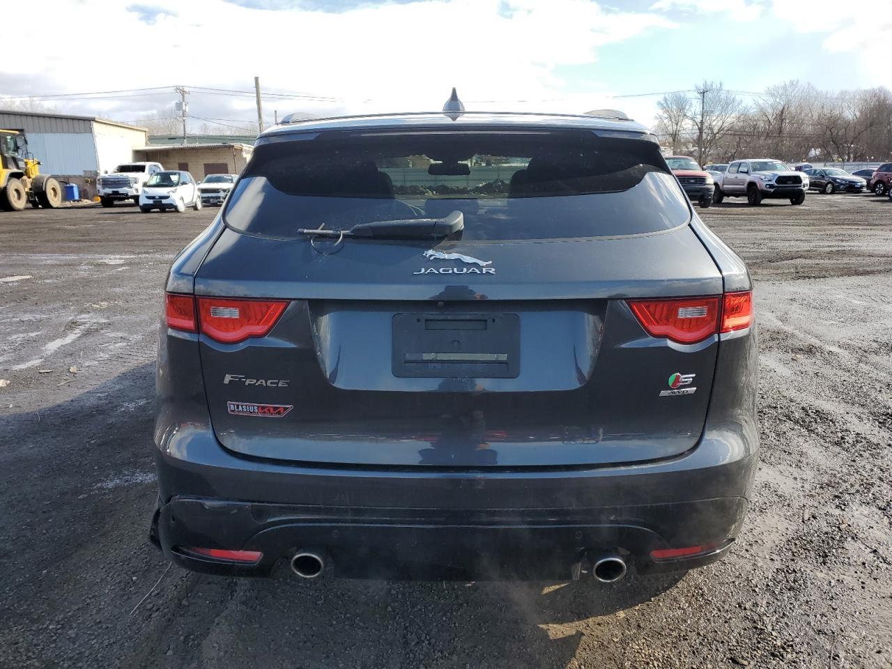2018 Jaguar F-Pace VIN SADCM2FV2JA298342 Copart auction photo, front end / side damage thumbnail 6