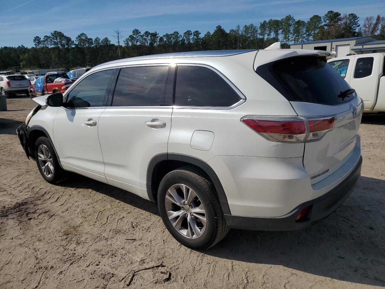 2015 Toyota Highlander VIN 5TDKKRFHXFS098352 Copart auction photo, front end damage thumbnail 2