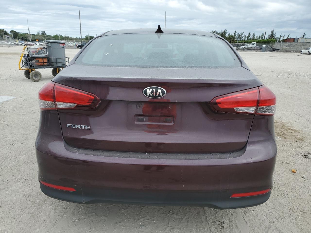 2018 KIA Forte VIN 3KPFK4A74JE208401 Copart auction photo, front end / minor dent/scratches damage thumbnail 6