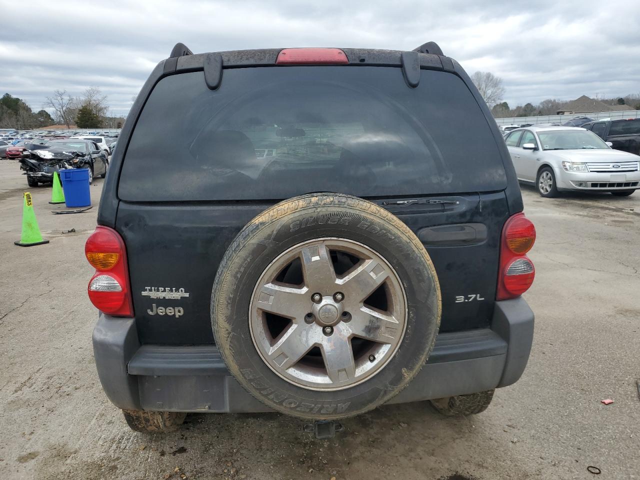 2003 Jeep Liberty (North America) VIN 1J4GK48K73W730795 Copart auction photo, normal wear / minor dent/scratches damage thumbnail 6