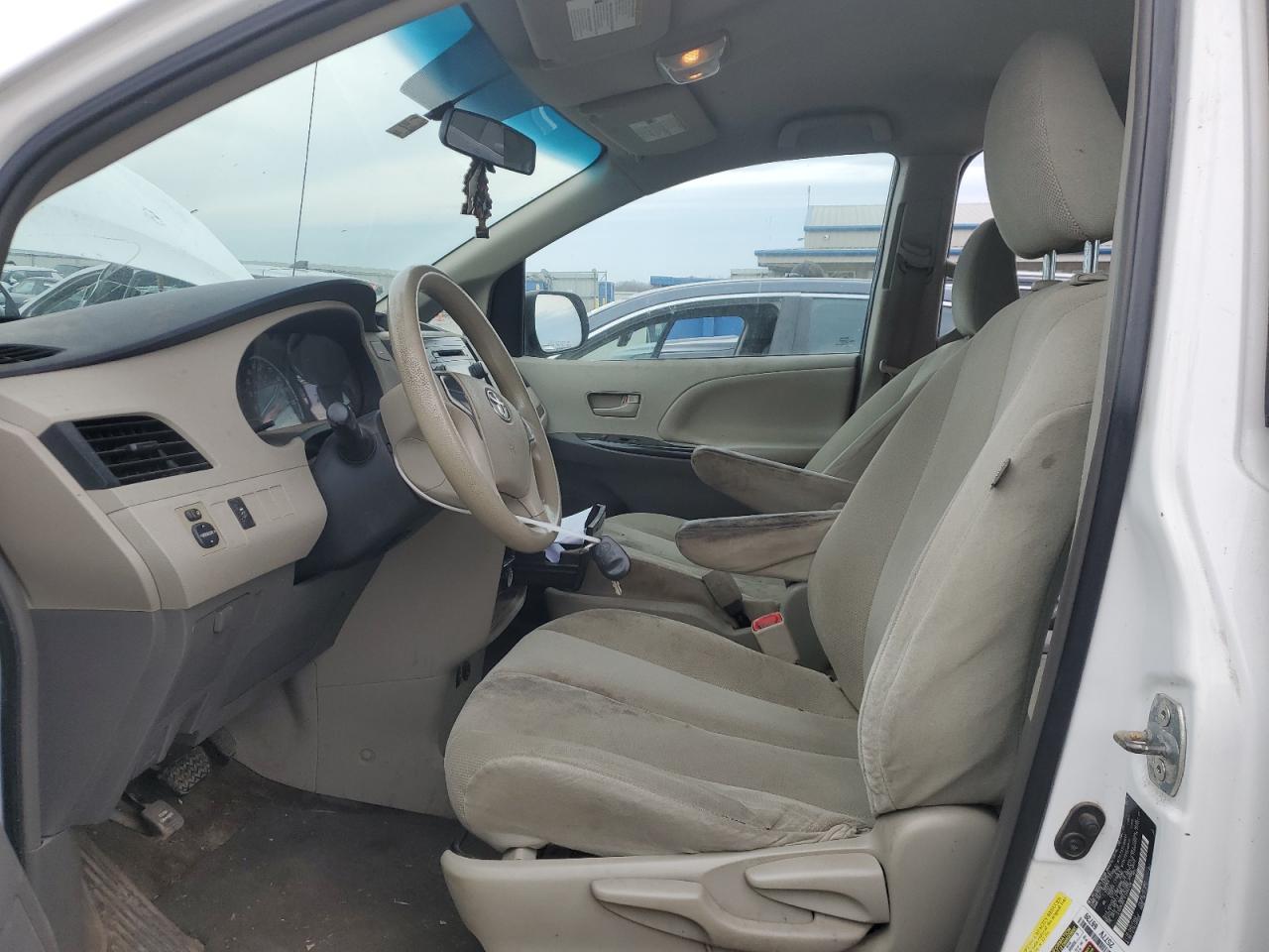 2014 Toyota Sienna VIN 5TDZK3DC1ES492128 Copart auction photo, front end / minor dent/scratches damage thumbnail 7