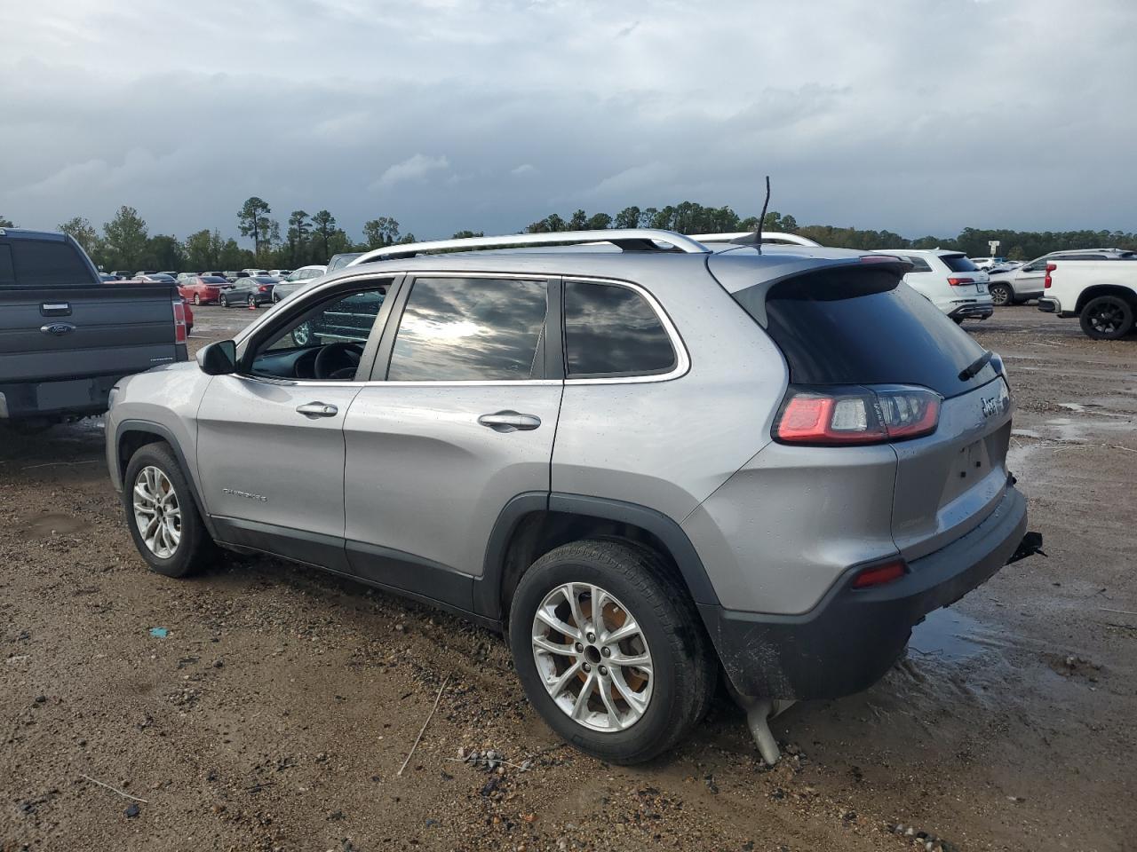2019 Jeep Grand Cherokee VIN 1C4PJLCX2KD313018 Copart auction photo, rear end damage thumbnail 2