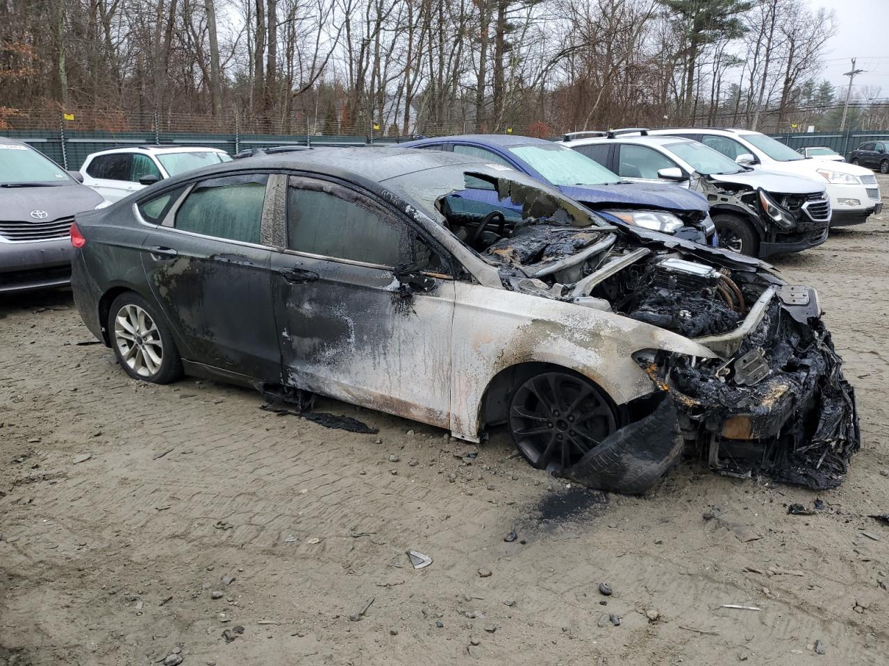 2019 Ford Fusion VIN 3FA6P0LU8KR207961 Copart auction photo, burn / burn - engine damage thumbnail 4