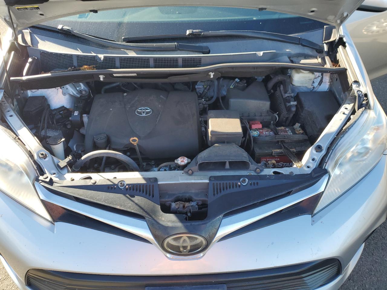 2019 Toyota Sienna VIN 5TDKZ3DC8KS983174 Copart auction photo, rear end damage thumbnail 12