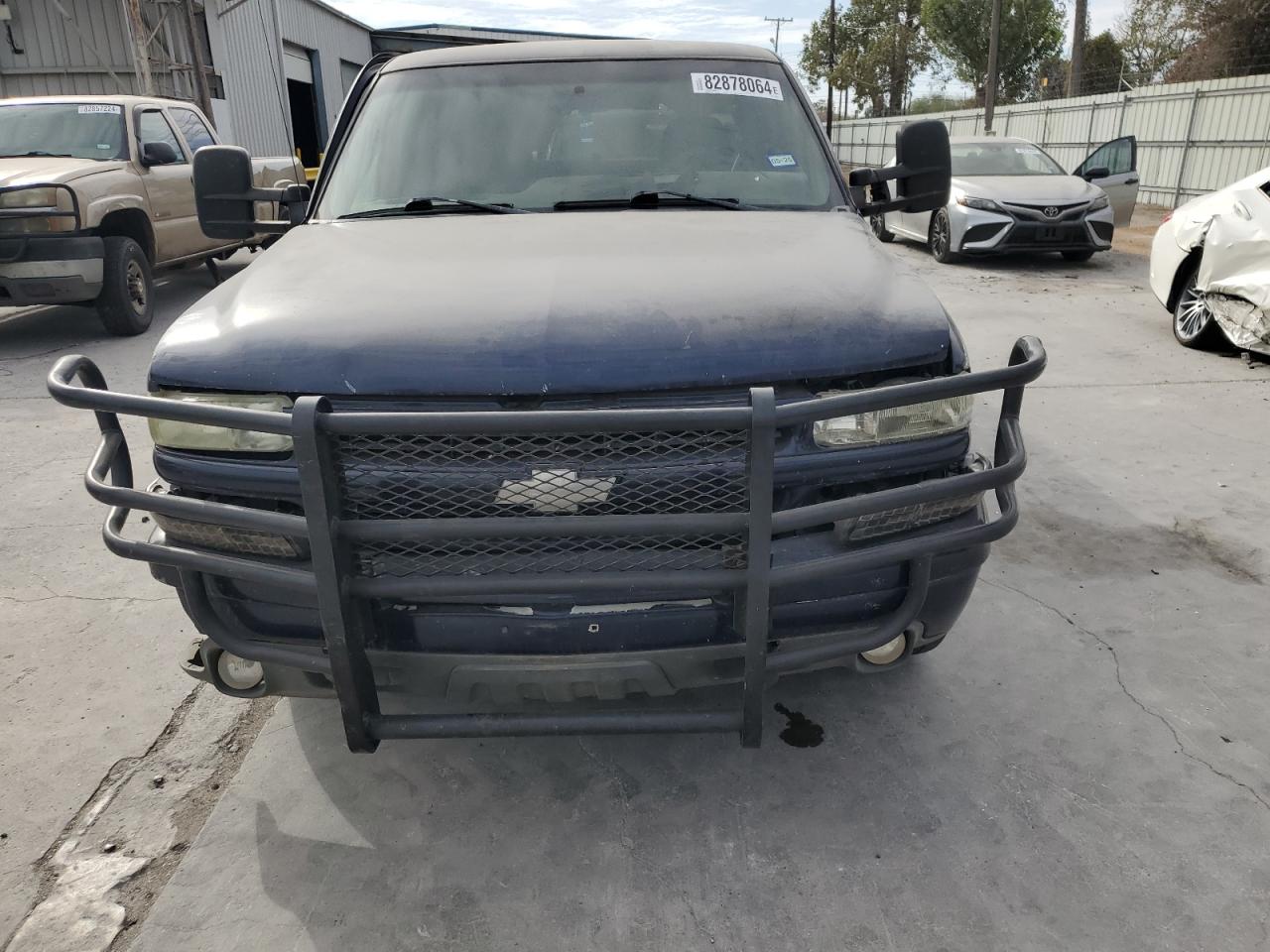 2001 Chevrolet Silverado VIN 2GCEC19T411246328 Copart auction photo, mechanical / side damage thumbnail 5