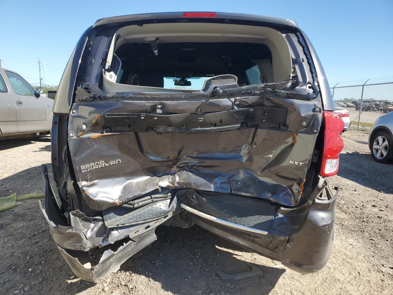 2020 Dodge Caravan VIN 2C4RDGCG1LR170472 Copart auction photo, rear end / side damage thumbnail 6