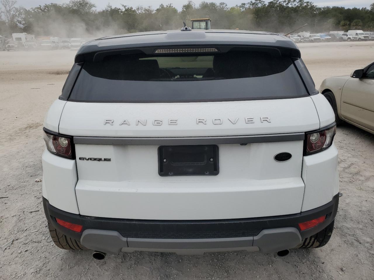 2015 Land Rover Range Rover VIN SALVN2BG7FH013389 Copart auction photo, minor dent/scratches damage thumbnail 6