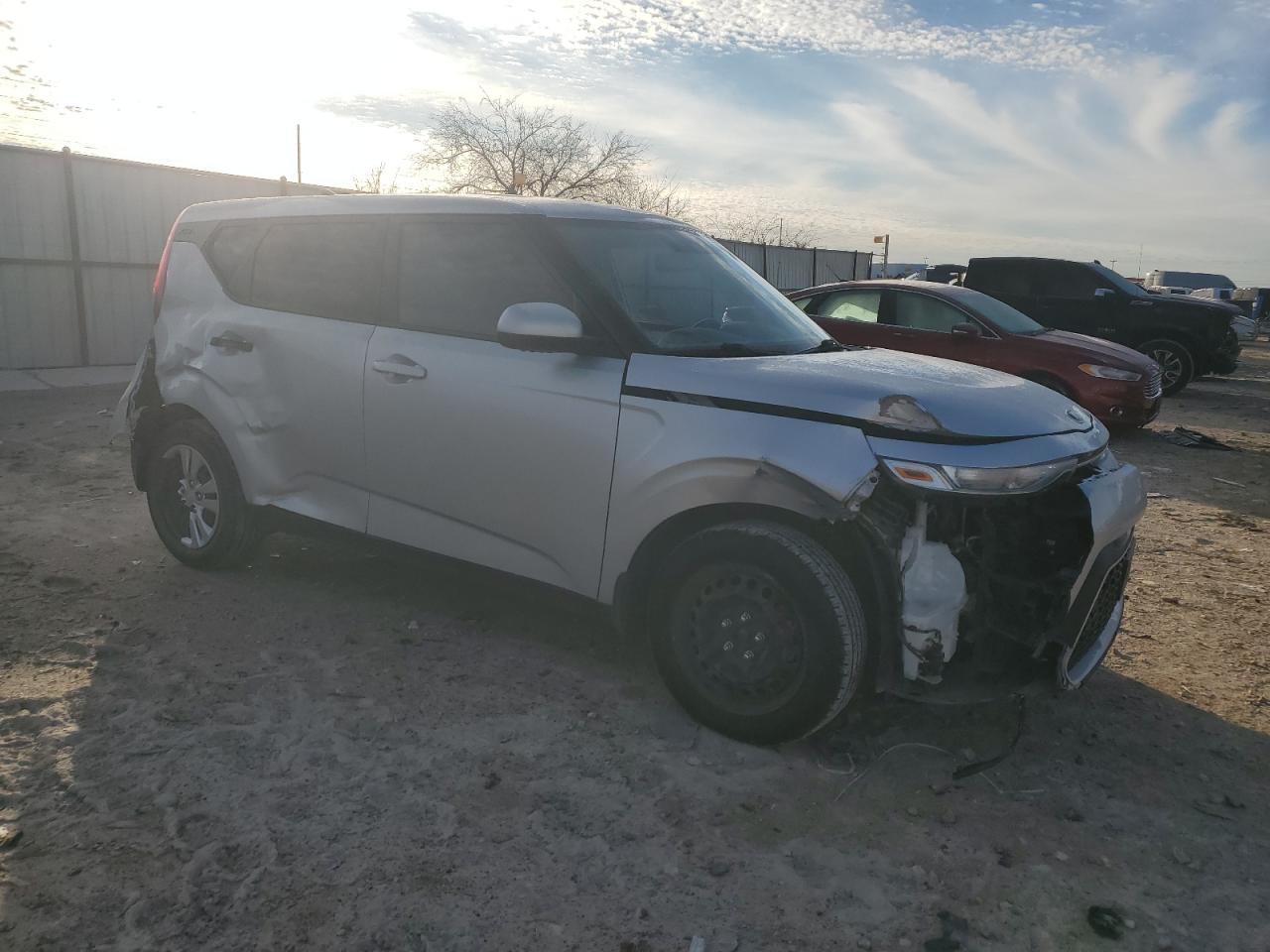 2020 KIA Soul VIN KNDJ23AU5L7040779 Copart auction photo, all over damage thumbnail 4