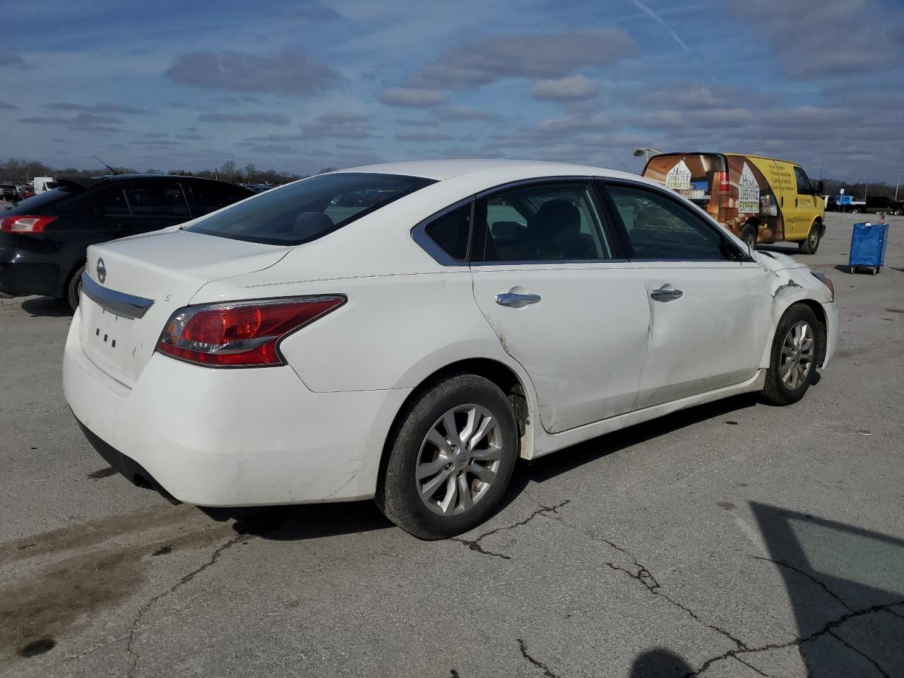 2015 Nissan Altima VIN 1N4AL3AP0FC252904 Copart auction photo, side / front end damage thumbnail 3
