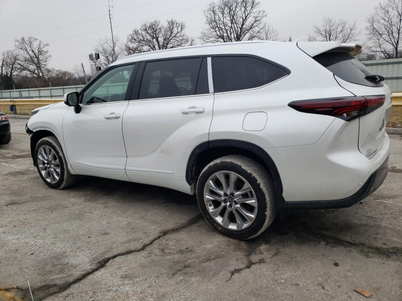 2024 Toyota Highlander VIN 5TDKDRBH4RS537386 Copart auction photo, front end / hail damage thumbnail 2