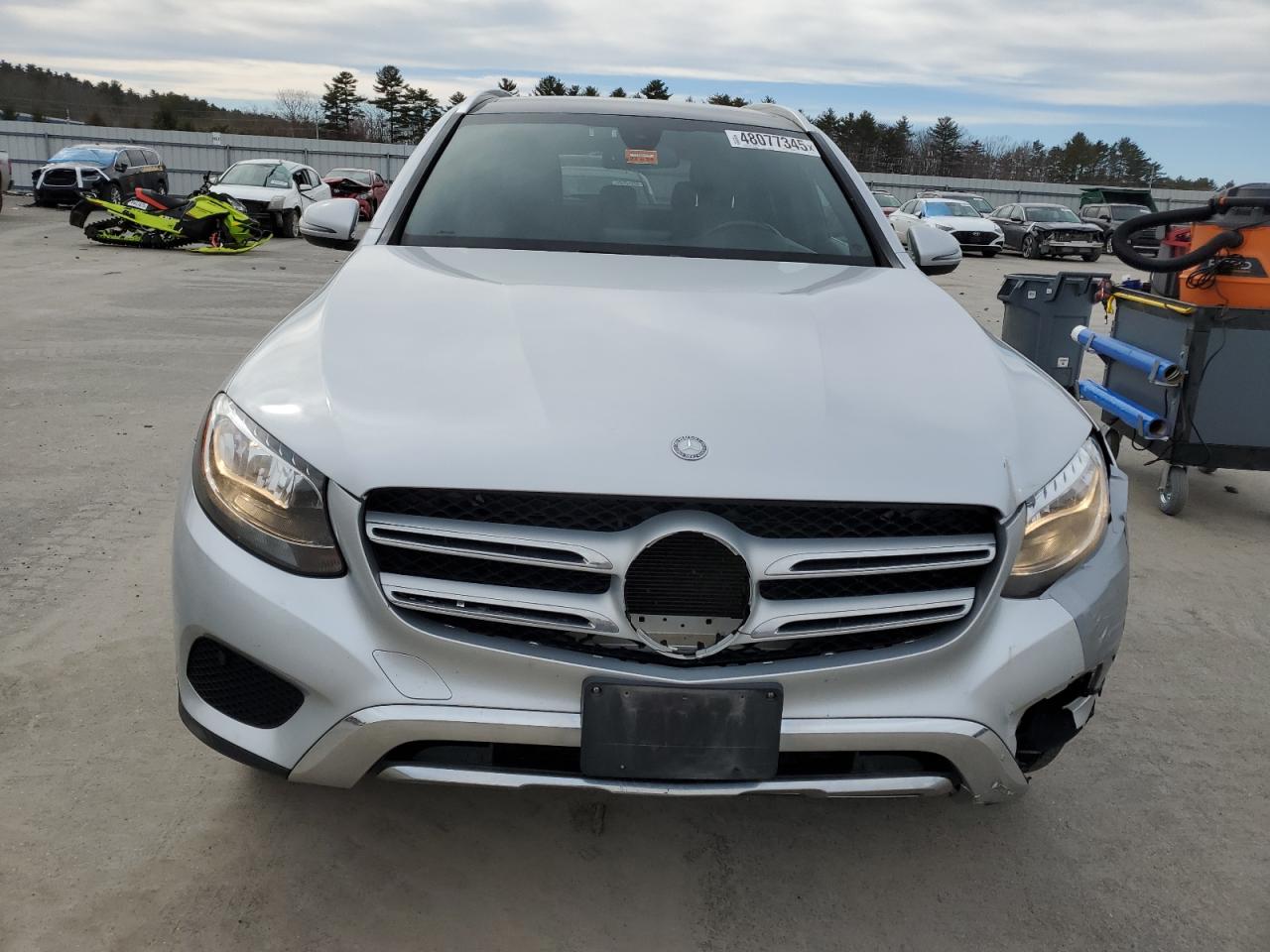 2017 Mercedes-Benz GLC VIN WDC0G4KB3HF155565 Copart auction photo, front end / side damage thumbnail 5