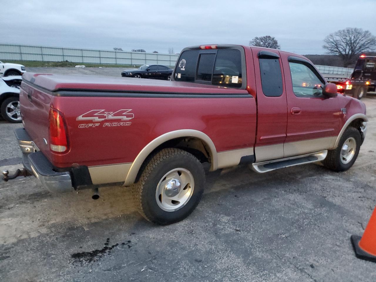2000 Ford F-150 VIN 1FTRX18W6YNA00102 Copart auction photo, front end / minor dent/scratches damage thumbnail 3
