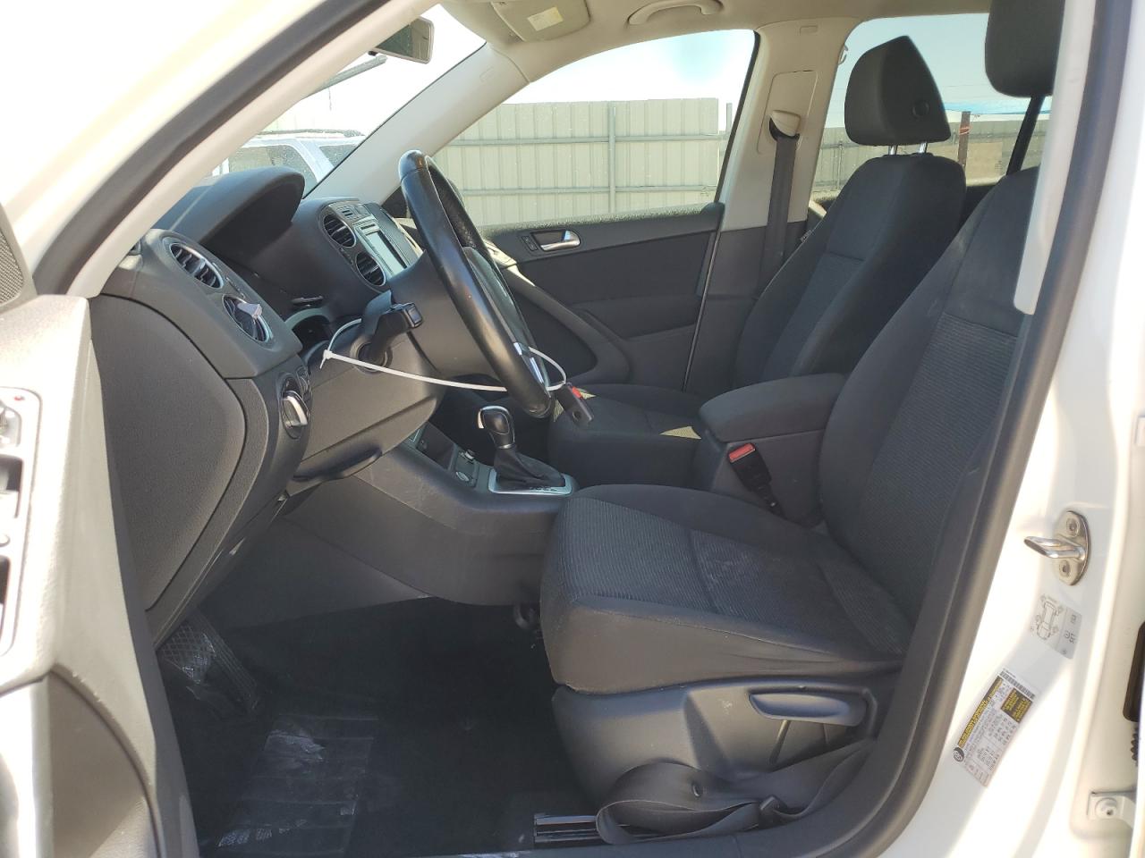 2017 Volkswagen Tiguan VIN WVGAV7AX7HK045247 Copart auction photo, front end / minor dent/scratches damage thumbnail 7
