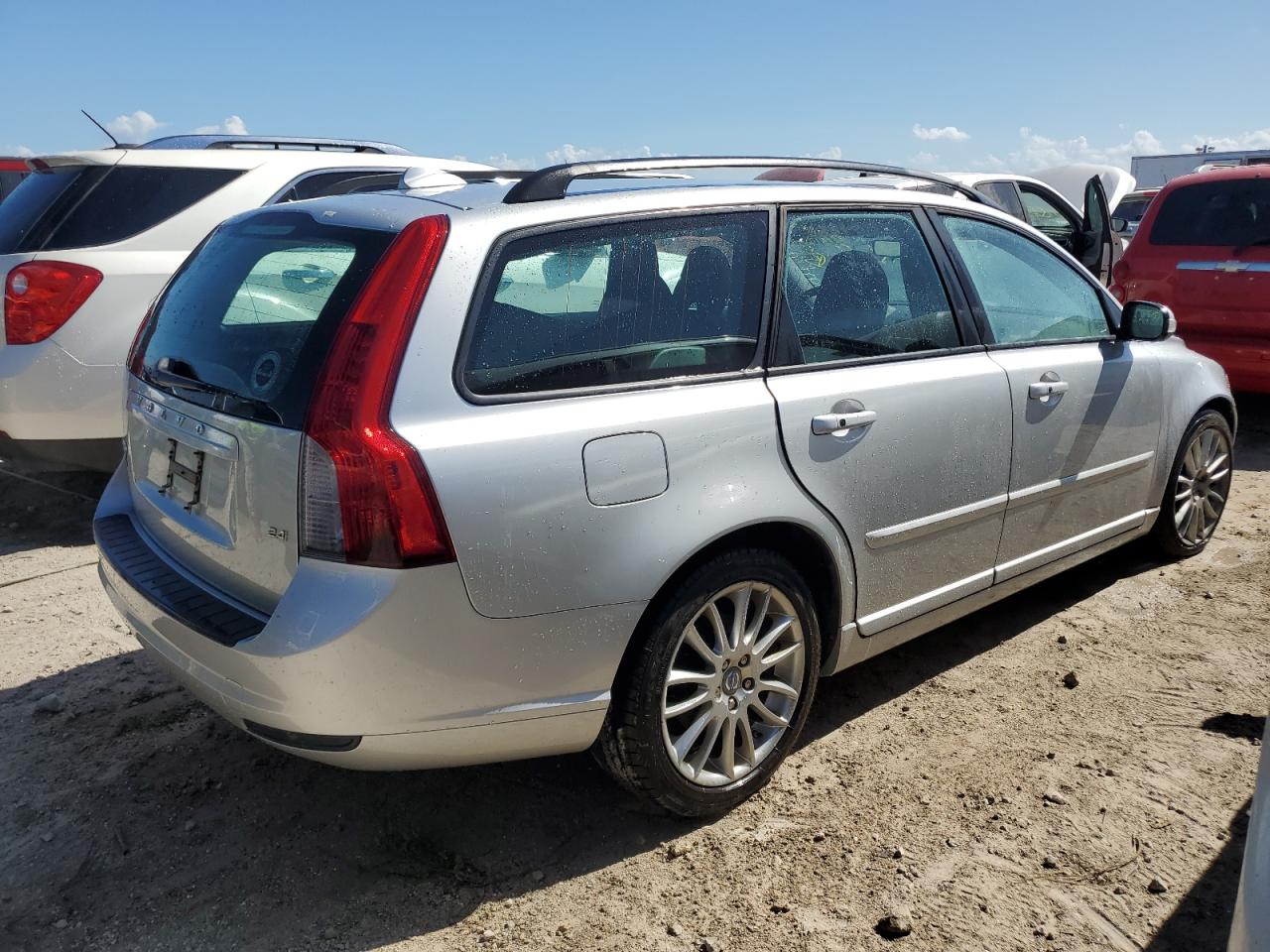 2010 Volvo V50 VIN YV1382MWXA2528483 Copart auction photo, water/flood damage thumbnail 3
