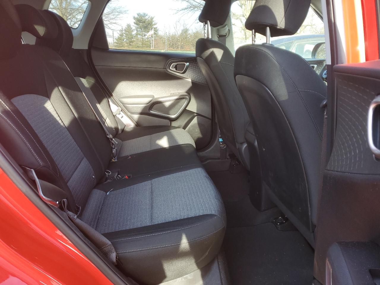 2020 KIA Soul VIN KNDJ23AU8L7704086 Copart auction photo, rear end / side damage thumbnail 10