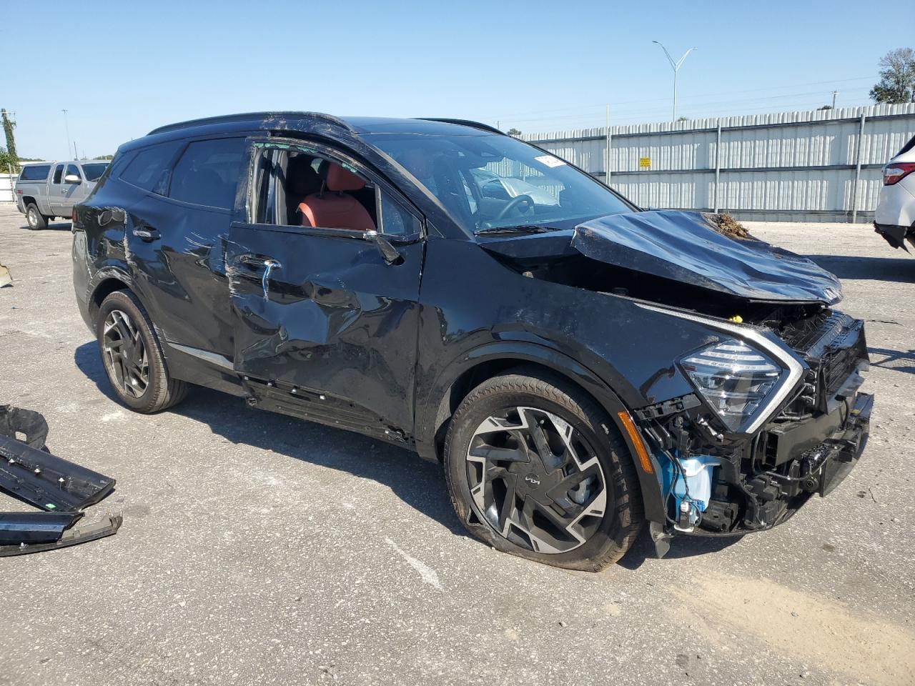 2024 KIA Sportage VIN 5XYK53DF4RG184005 Copart auction photo, all over damage thumbnail 4