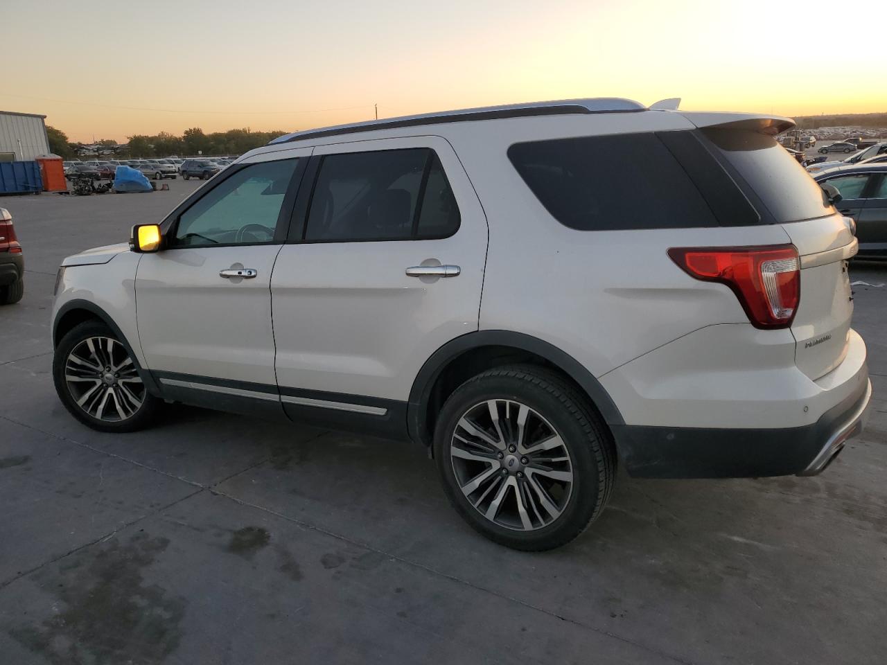 2016 Ford Explorer VIN 1FM5K8HT2GGC32755 Copart auction photo, front end damage thumbnail 2