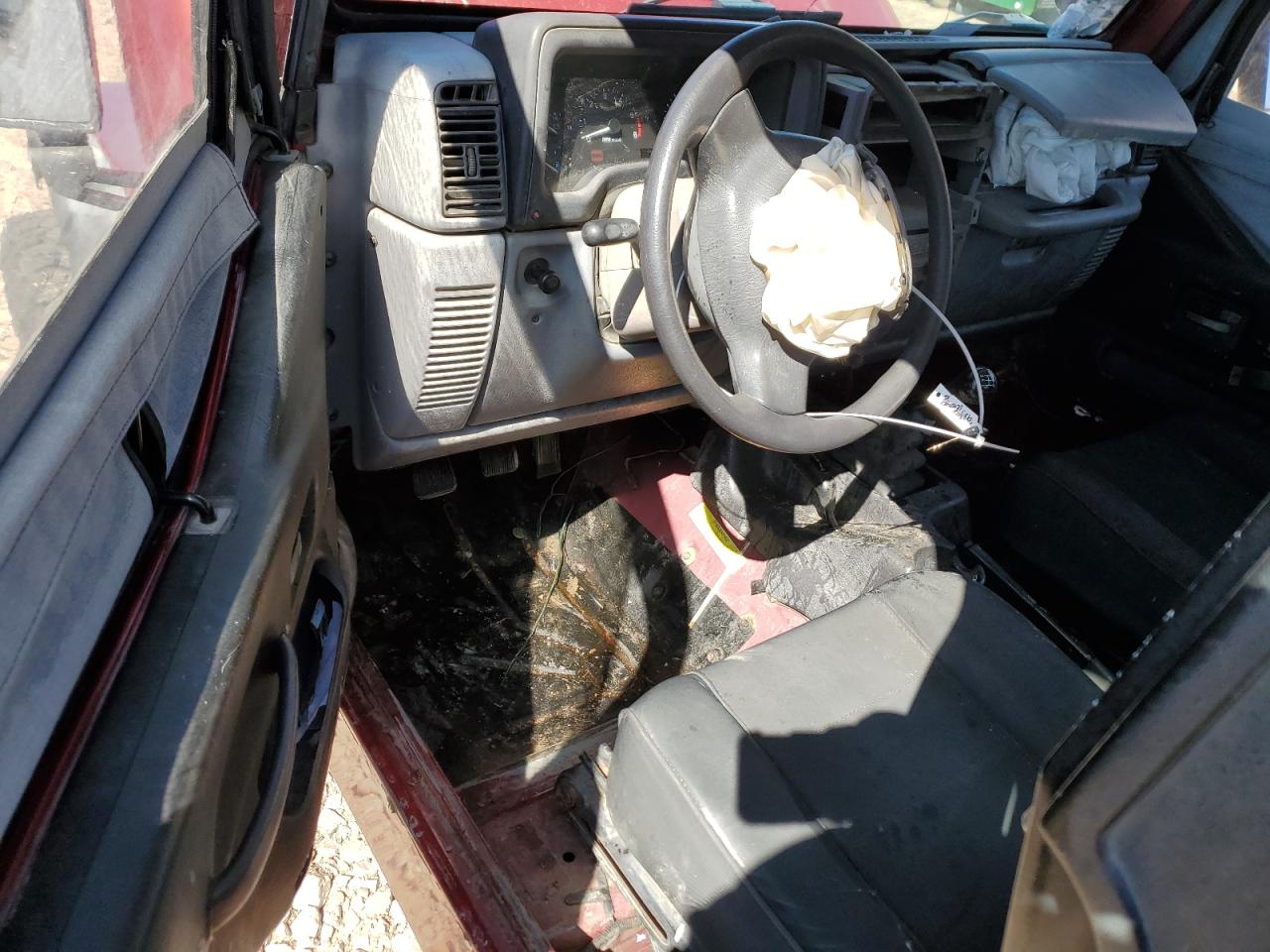 1998 Jeep Wrangler VIN 1J4FY29P7WP758989 Copart auction photo, front end damage thumbnail 8