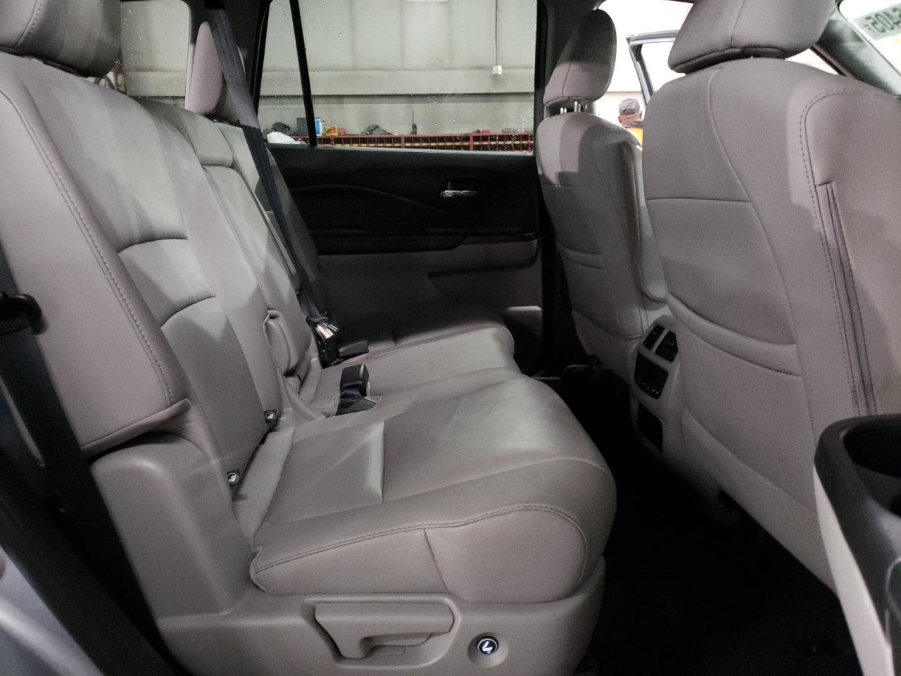 2018 Honda Pilot VIN 5FNYF6H56JB023757 Copart auction photo, side / minor dent/scratches damage thumbnail 11