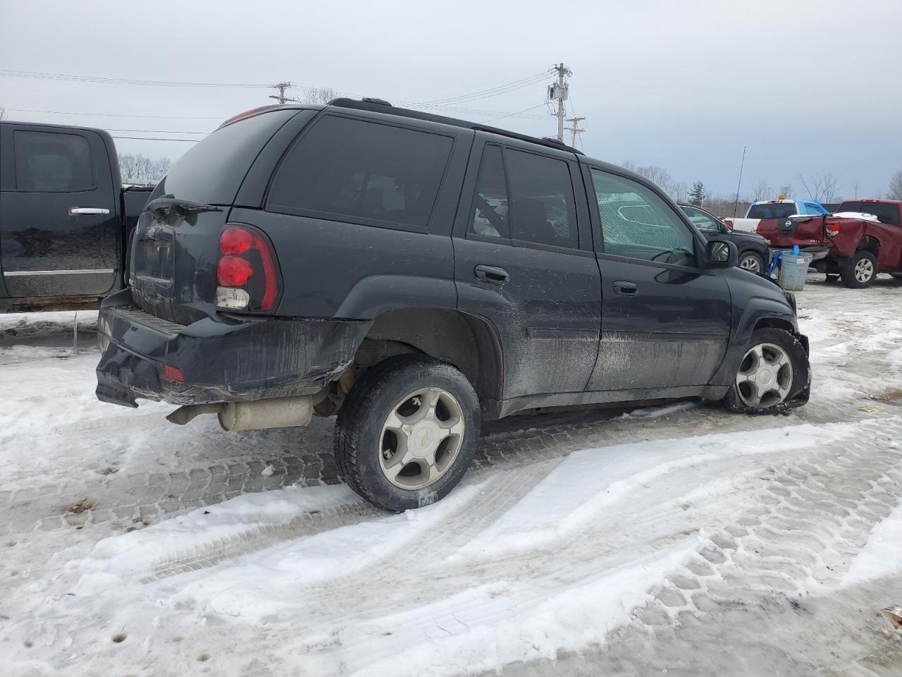 2008 Chevrolet TrailBlazer VIN 1GNDT13S882219825 Copart auction photo, front end / side damage thumbnail 3