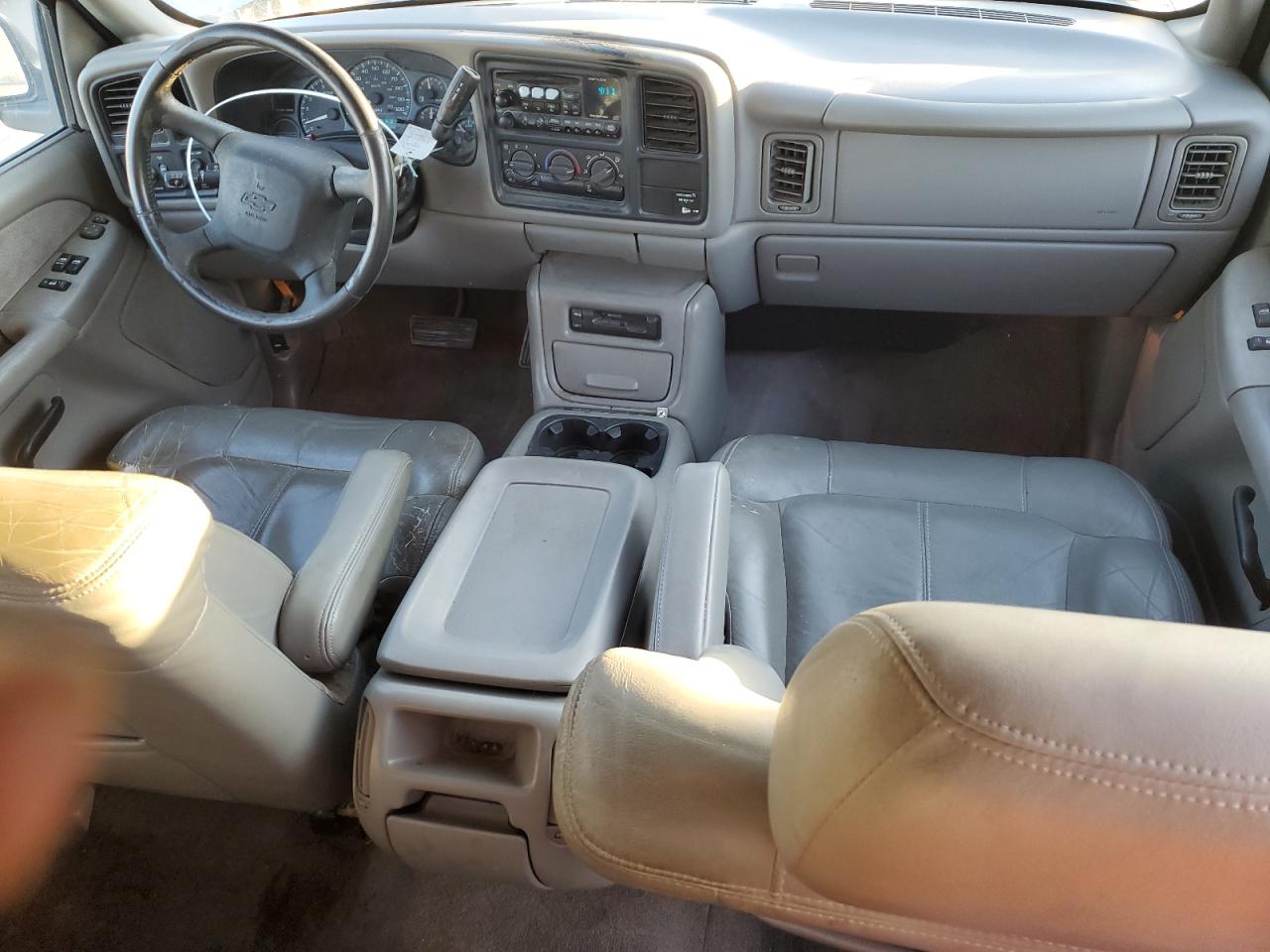 2002 Chevrolet Silverado VIN 2GCEC19TX21124686 Copart auction photo, front end / side damage thumbnail 8