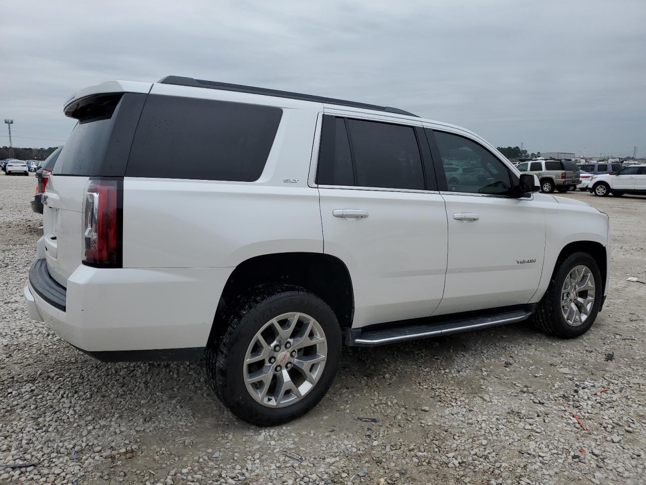 2017 GMC Yukon VIN 1GKS1BKC5HR321682 Copart auction photo, front end / side damage thumbnail 3