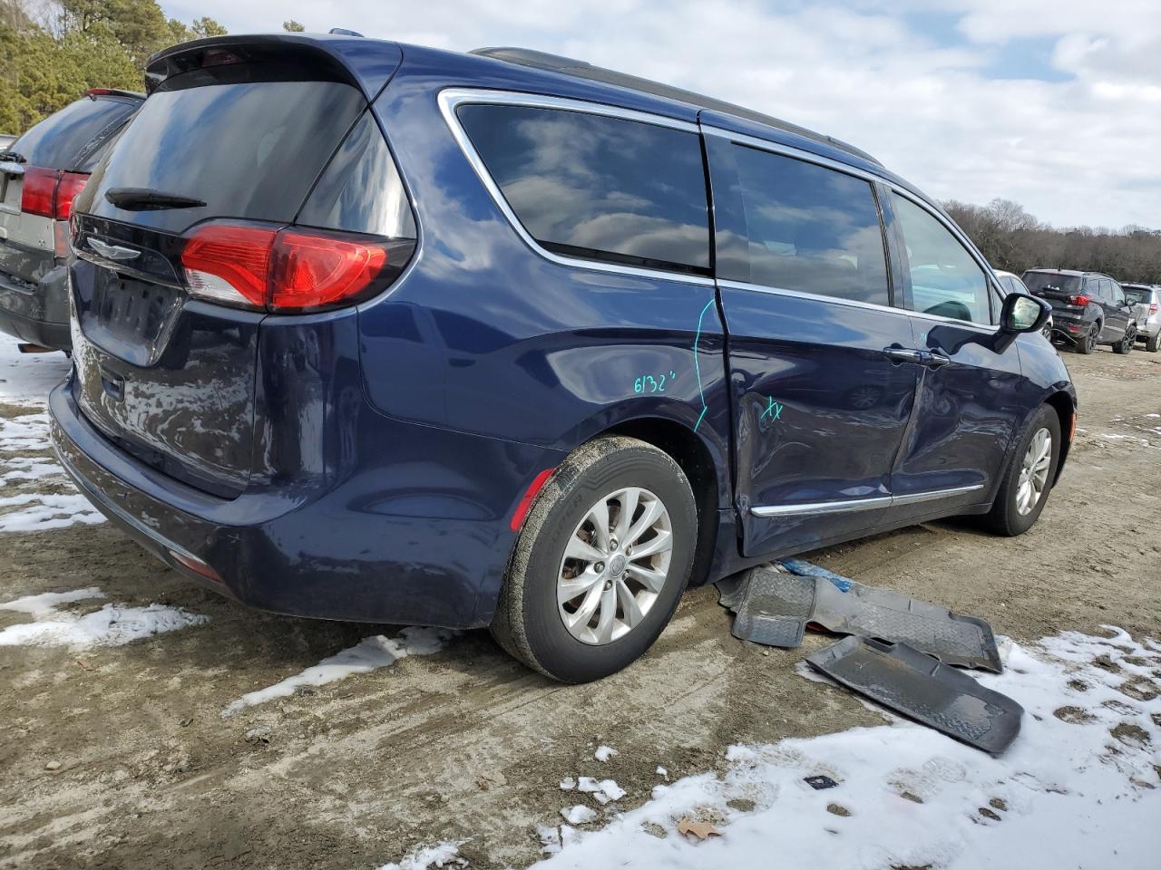 2017 Chrysler Pacifica VIN 2C4RC1BG5HR705313 Copart auction photo, mechanical / side damage thumbnail 3