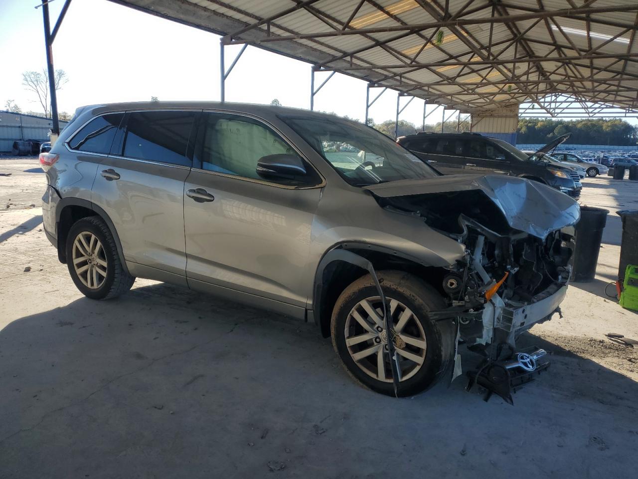 2015 Toyota Highlander VIN 5TDBKRFH8FS143563 Copart auction photo, front end damage thumbnail 4
