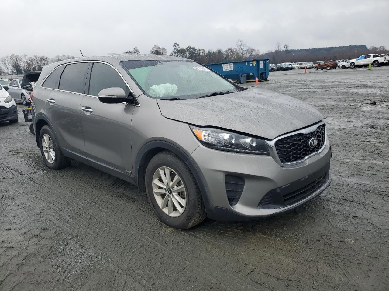 2019 KIA Sorento VIN 5XYPGDA38KG556922 Copart auction photo, front end damage thumbnail 4