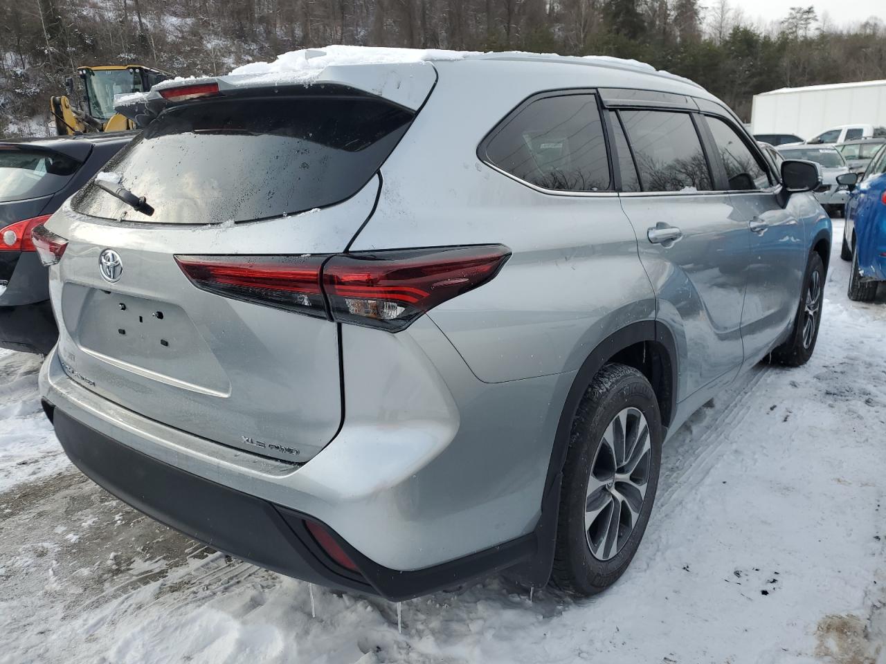 2024 Toyota Highlander VIN 5TDKDRBH7RS568955 Copart auction photo, side damage thumbnail 3