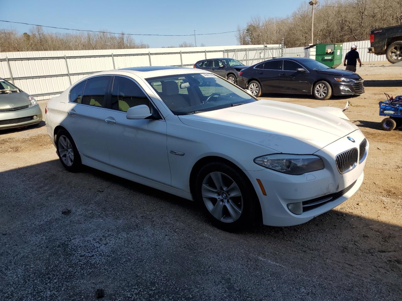 2011 BMW 5er VIN WBAFR1C58BC743887 Copart auction photo, side / front end damage thumbnail 4