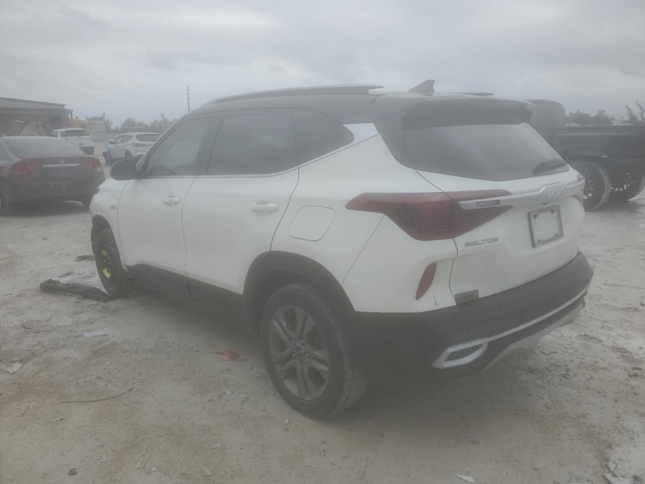 2023 KIA Seltos VIN KNDEUCAAXP7438965 Copart auction photo, front end damage thumbnail 2