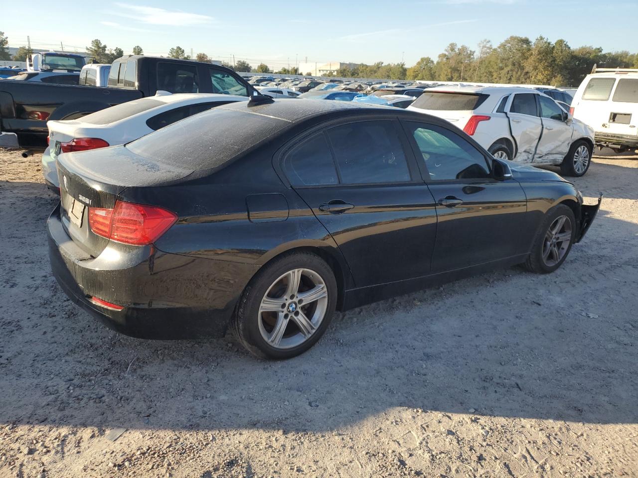 2014 BMW 3er VIN WBA3C1C5XEK110807 Copart auction photo, front end damage thumbnail 3