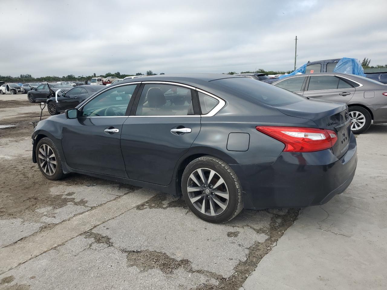 2017 Nissan Altima VIN 1N4AL3AP4HN308592 Copart auction photo, front end damage thumbnail 2