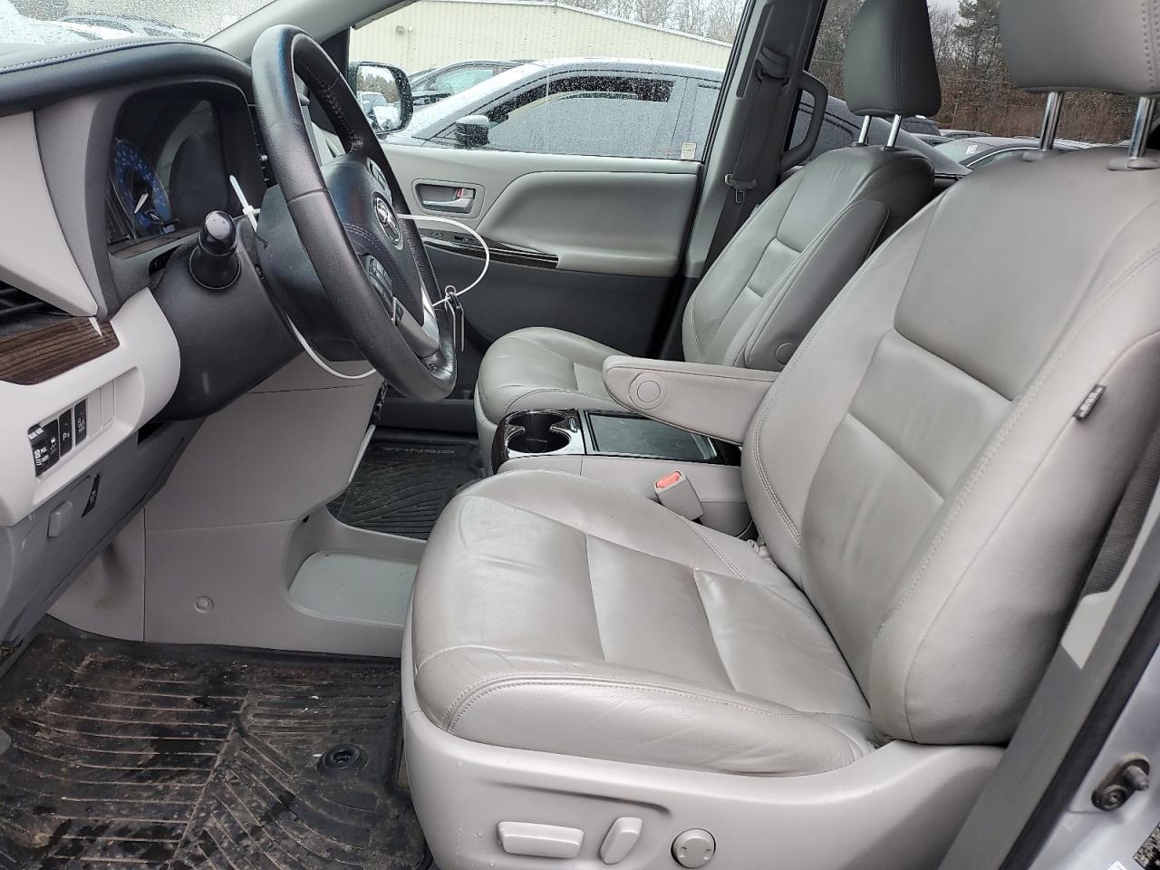 2016 Toyota Sienna VIN 5TDYK3DC2GS728347 Copart auction photo, all over damage thumbnail 7