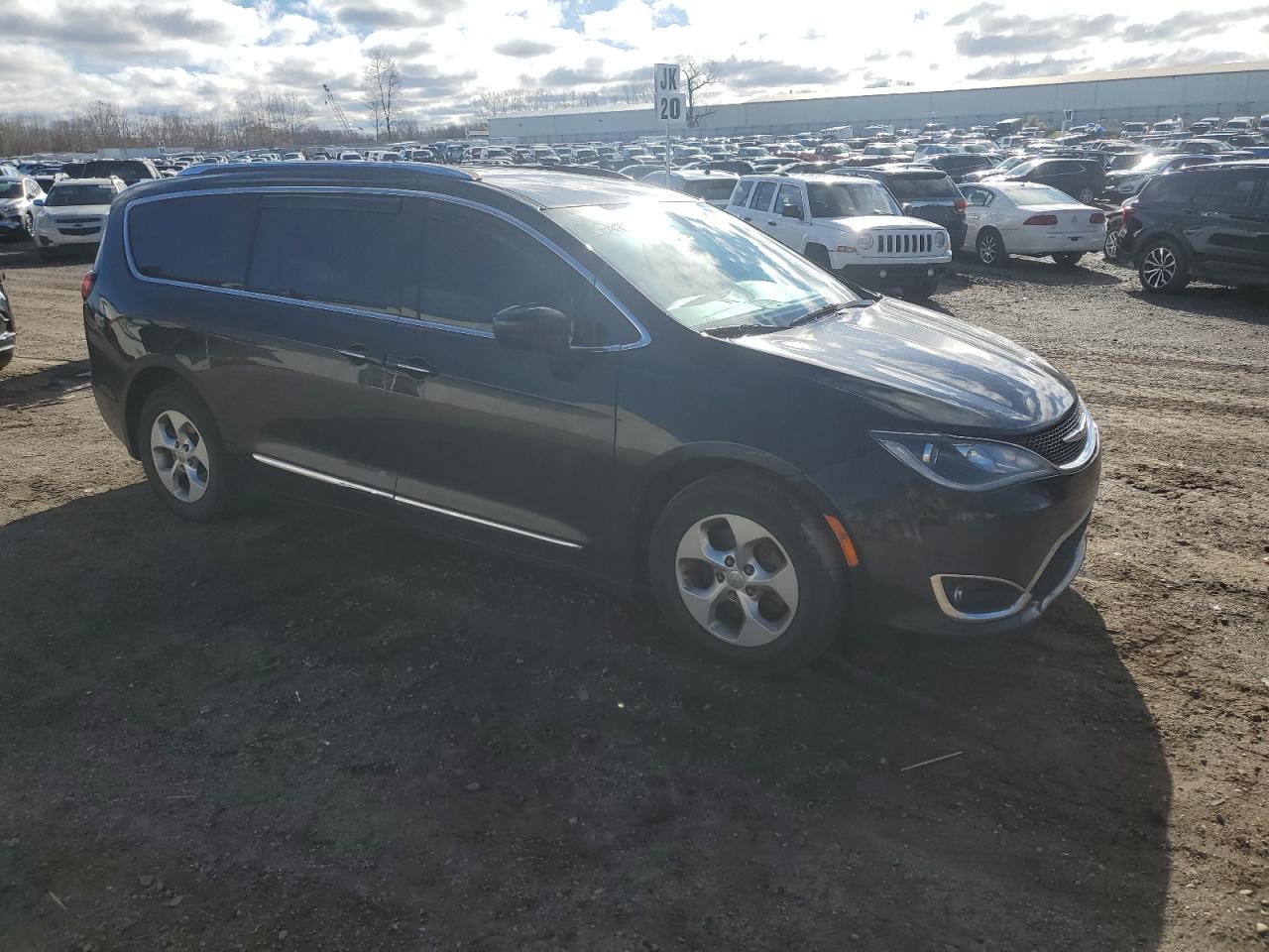 2017 Chrysler Pacifica VIN 2C4RC1EG4HR528748 Copart auction photo, front end damage thumbnail 4