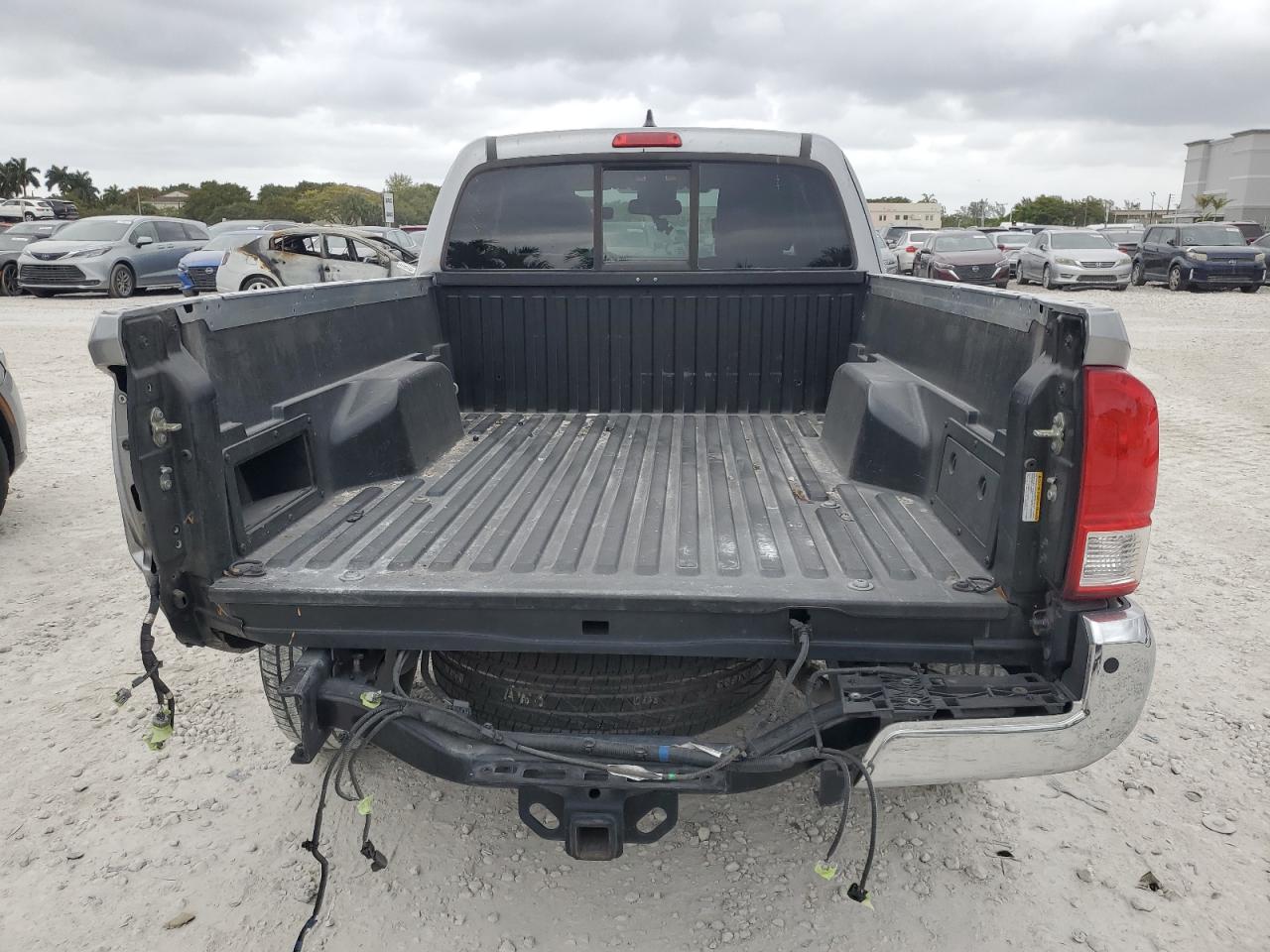 2017 Toyota Tacoma VIN 5TFRZ5CN5HX043172 Copart auction photo, rear end damage thumbnail 6