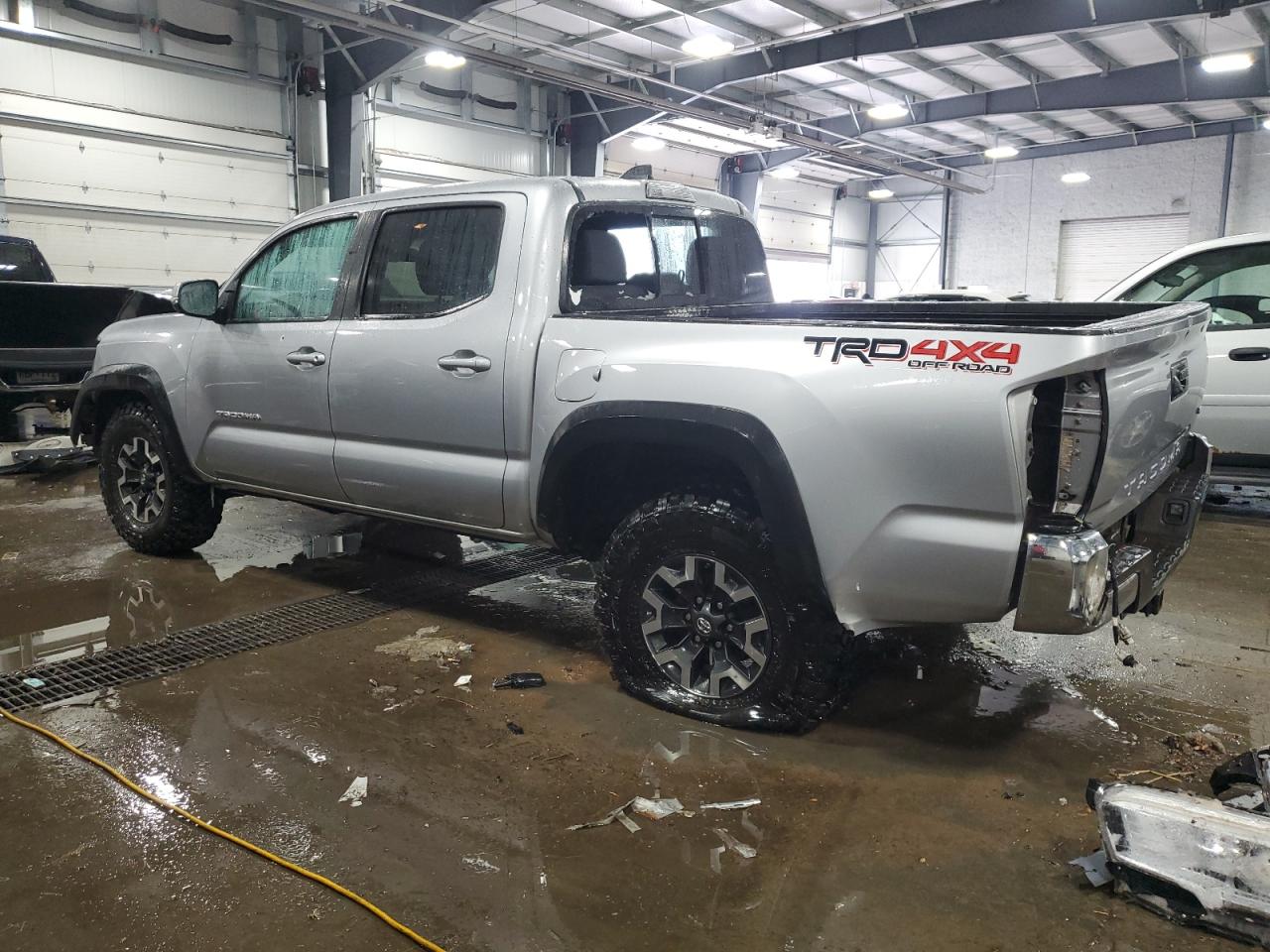 2020 Toyota Tacoma VIN 5TFCZ5AN9LX225877 Copart auction photo, front end / rear end damage thumbnail 2