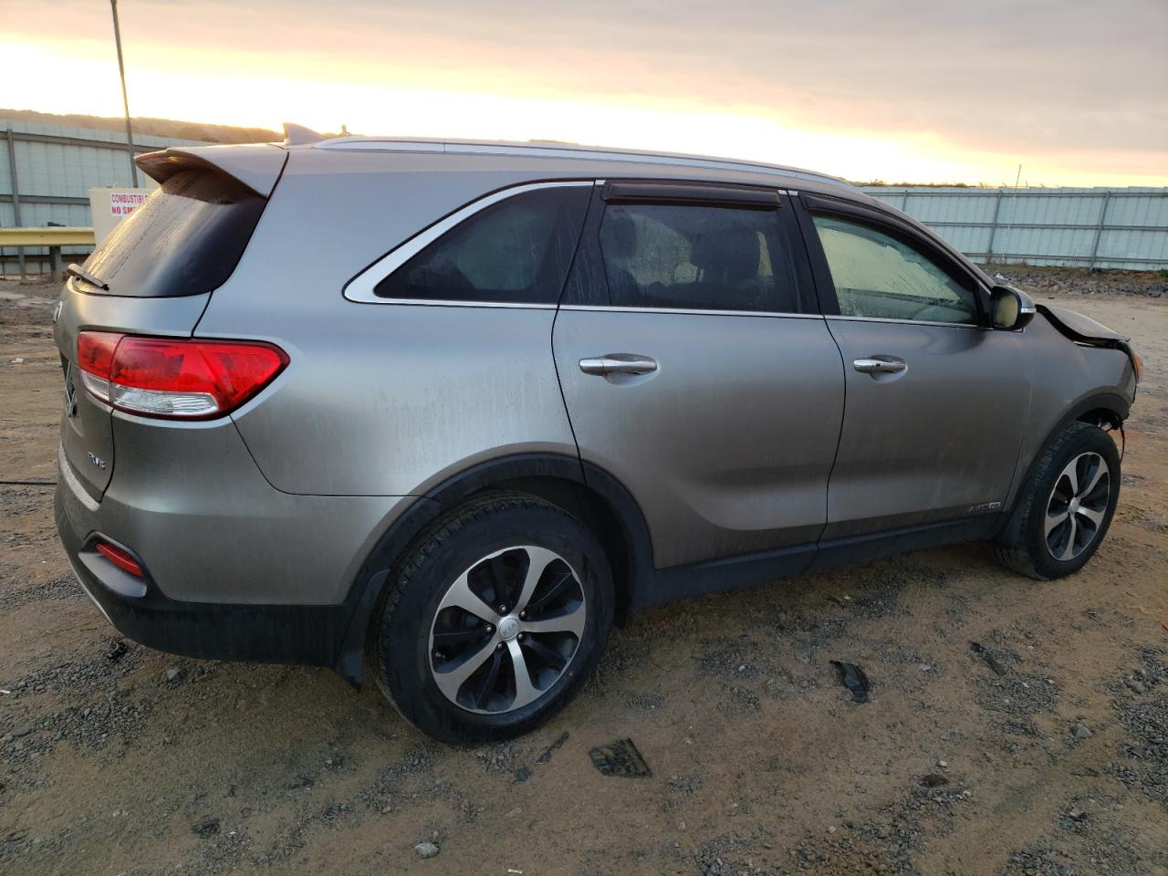 2017 KIA Sorento VIN 5XYPHDA5XHG289872 Copart auction photo, front end / undercarriage damage thumbnail 3
