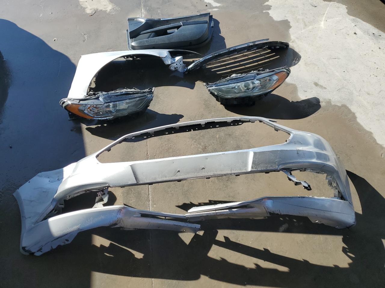 2017 Ford Fusion VIN 3FA6P0H70HR126335 Copart auction photo, front end / minor dent/scratches damage thumbnail 12