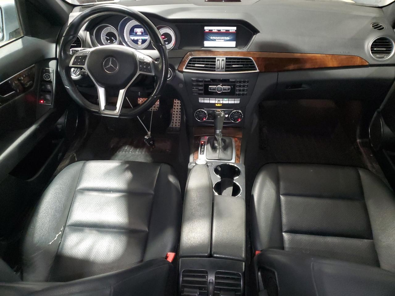 2013 Mercedes-Benz C-klasse VIN WDDGF8AB0DA772340 Copart auction photo, minor dent/scratches damage thumbnail 8