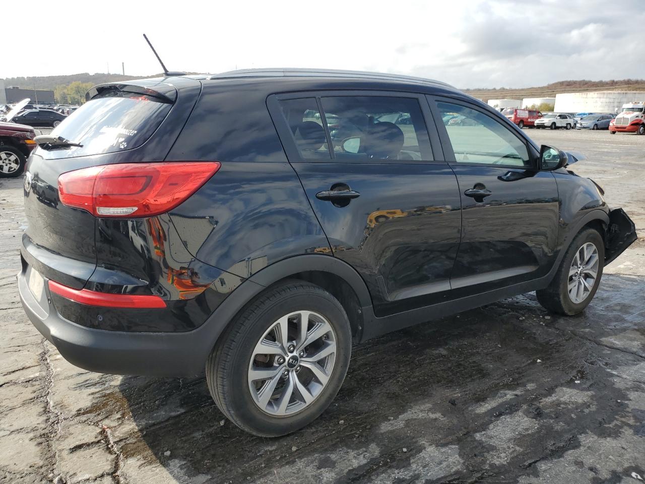 2016 KIA Sportage VIN KNDPB3AC4G7811448 Copart auction photo, front end / minor dent/scratches damage thumbnail 3