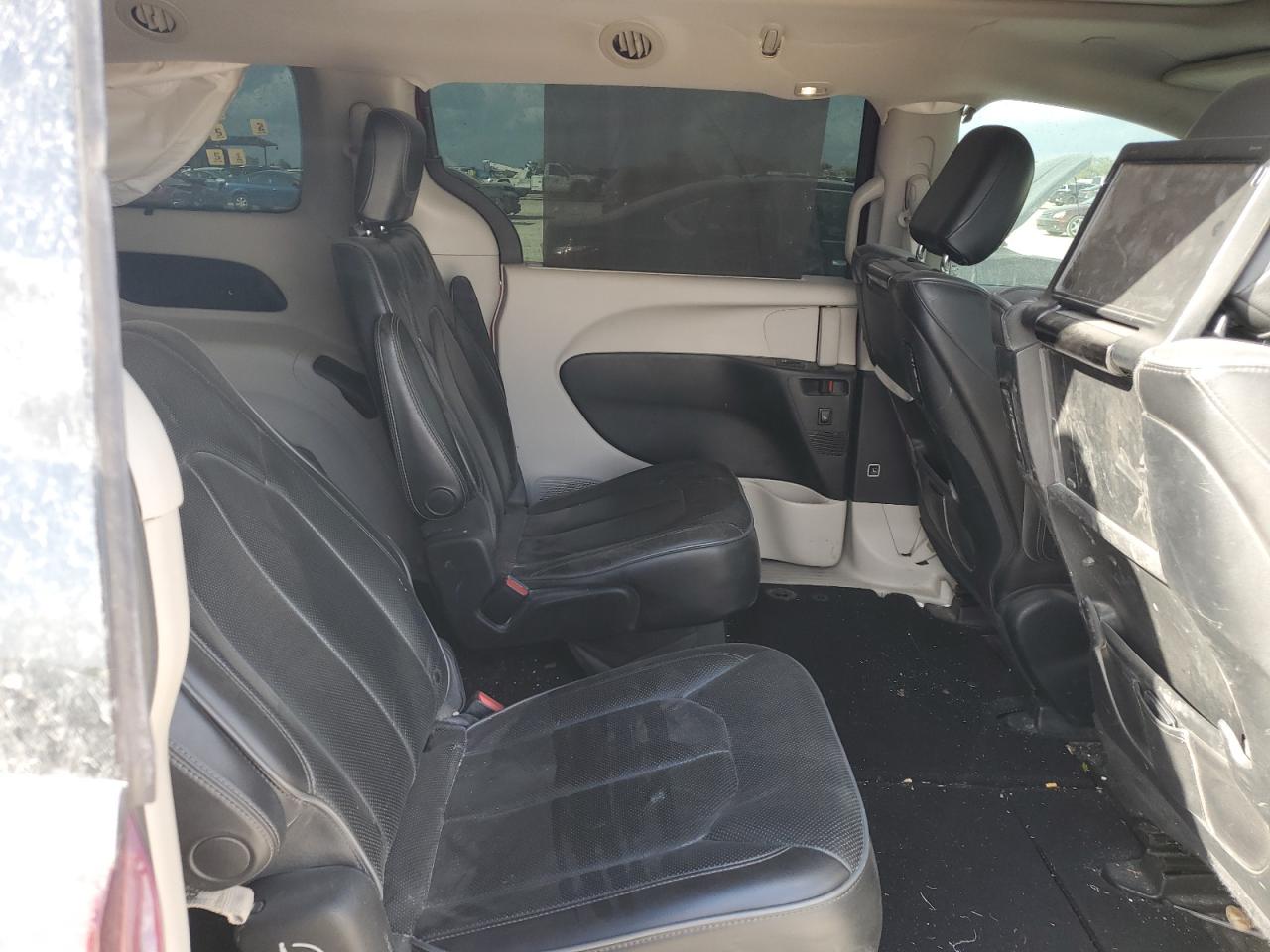 2017 Chrysler Pacifica VIN 2C4RC1GG4HR817108 Copart auction photo, front end / minor dent/scratches damage thumbnail 12