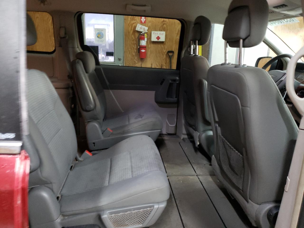 2010 Chrysler Town & Country VIN 2A4RR5D12AR315557 Copart auction photo, front end / minor dent/scratches damage thumbnail 11