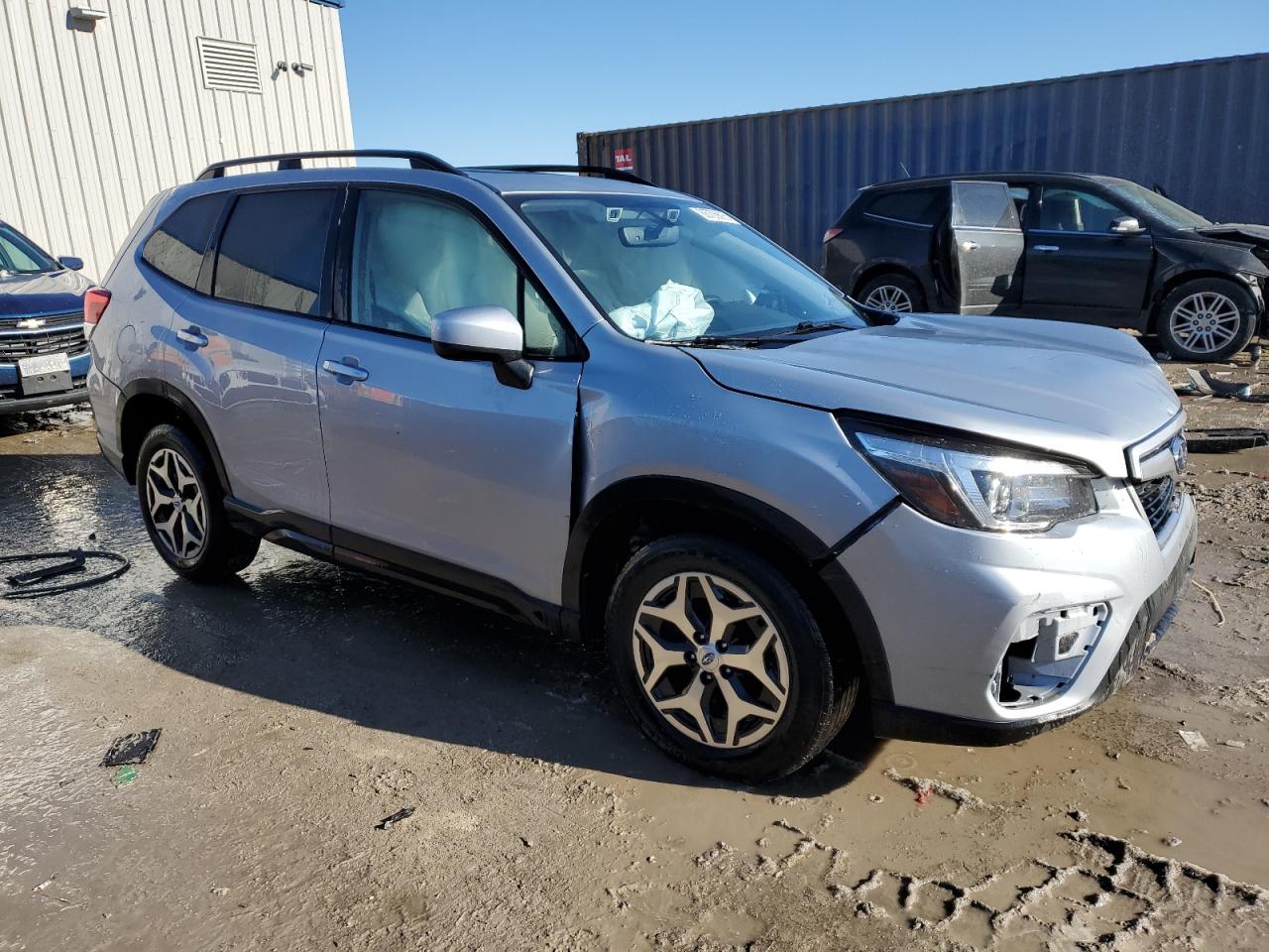 2020 Subaru Forester VIN JF2SKAJC1LH512262 Copart auction photo, front end / side damage thumbnail 4