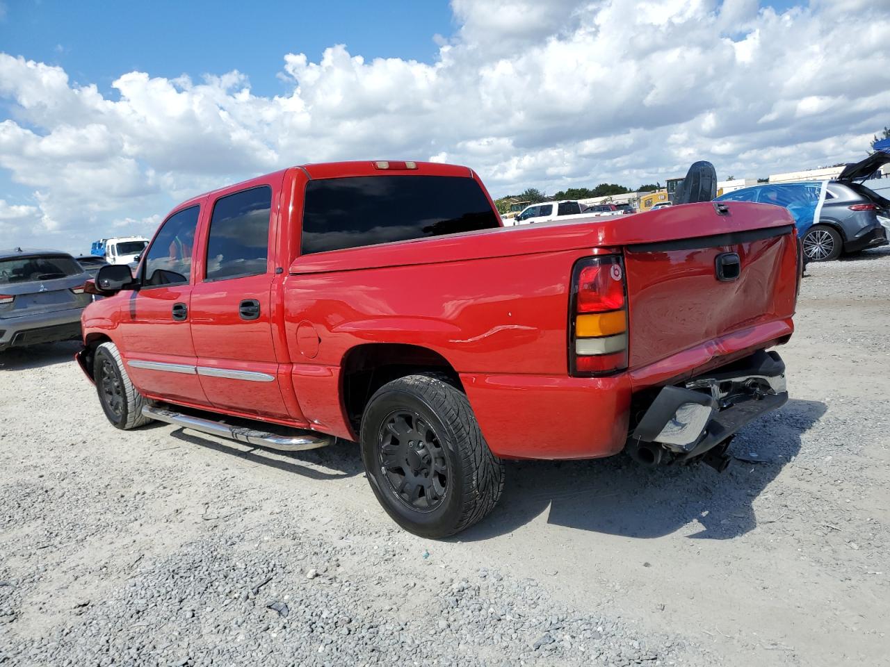 2005 GMC Sierra VIN 2GTEC13T951366558 Copart auction photo, front end / minor dent/scratches damage thumbnail 2